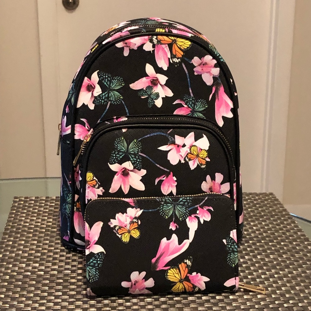NWT LUXE COLLECTION BLACK FLORAL BACKPACK WITH MATCHING WALLET WRISTLET